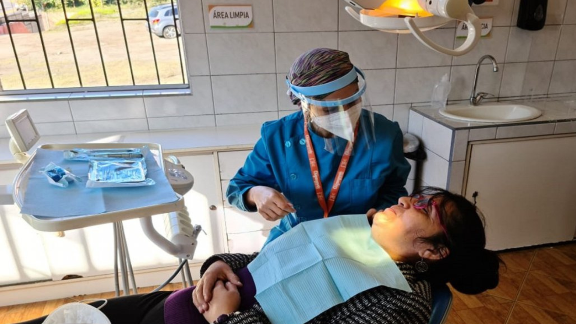 Sonrisas Brillantes: ¡Acceso Gratuito a Dentistas!